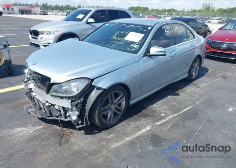 2013 Mercedes-Benz C 250 Luxury/Sport из США, поврежденный, VIN WDDGF4HB8DR272457